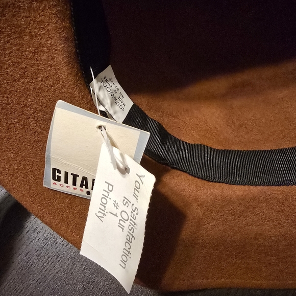 Hat 👒 - Picture 2 of 4